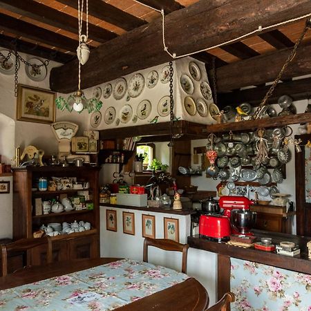 Cascina La Buca Vendégház Castello di Serravalle Kültér fotó