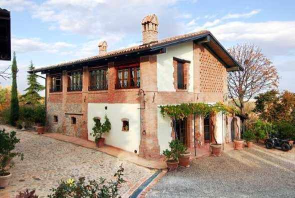 Cascina La Buca Vendégház Castello di Serravalle Kültér fotó