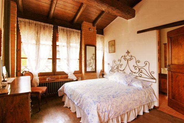 Cascina La Buca Vendégház Castello di Serravalle Kültér fotó