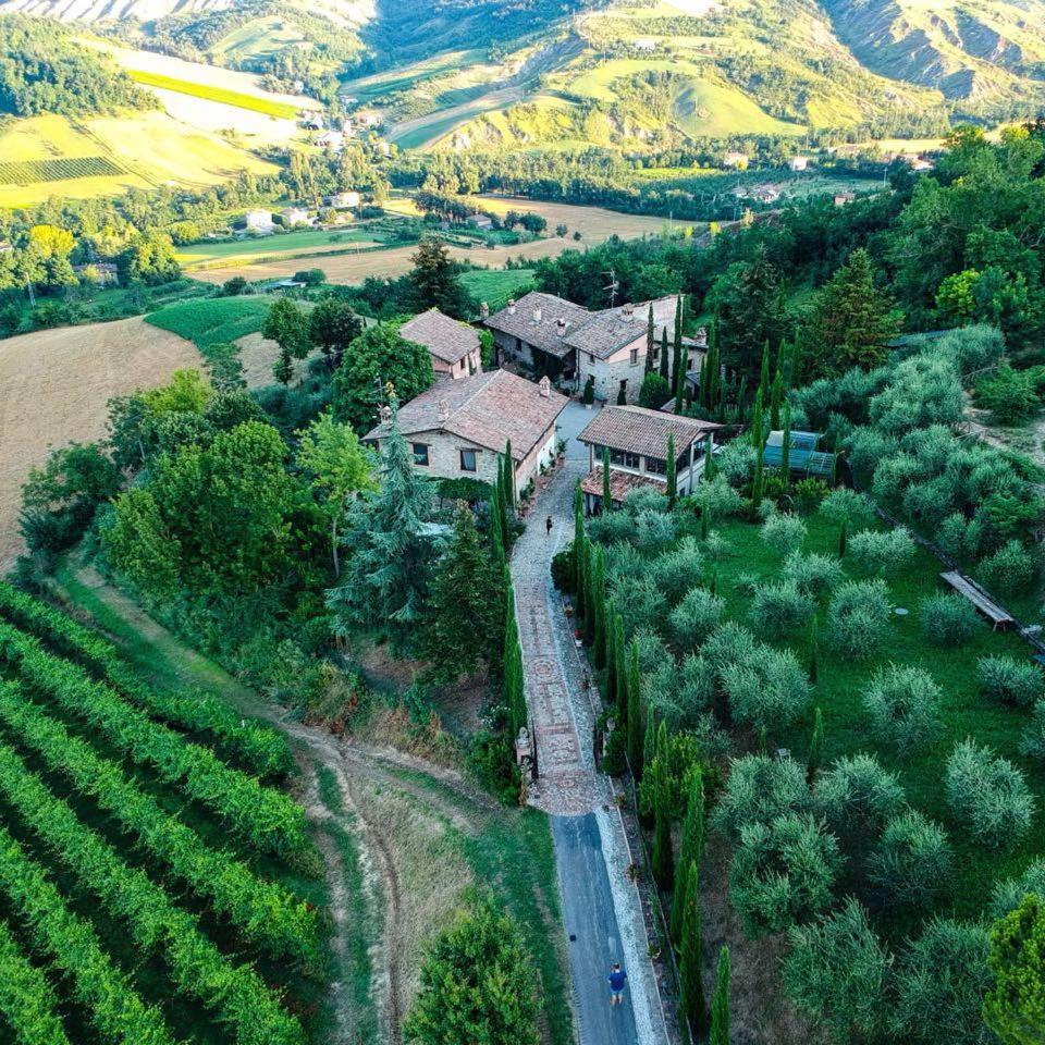 Cascina La Buca Vendégház Castello di Serravalle Kültér fotó