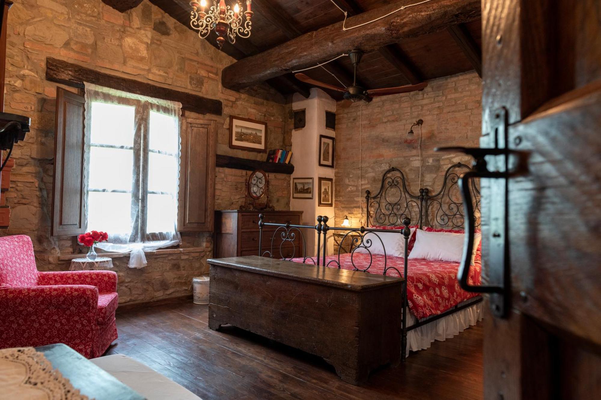 Cascina La Buca Vendégház Castello di Serravalle Kültér fotó