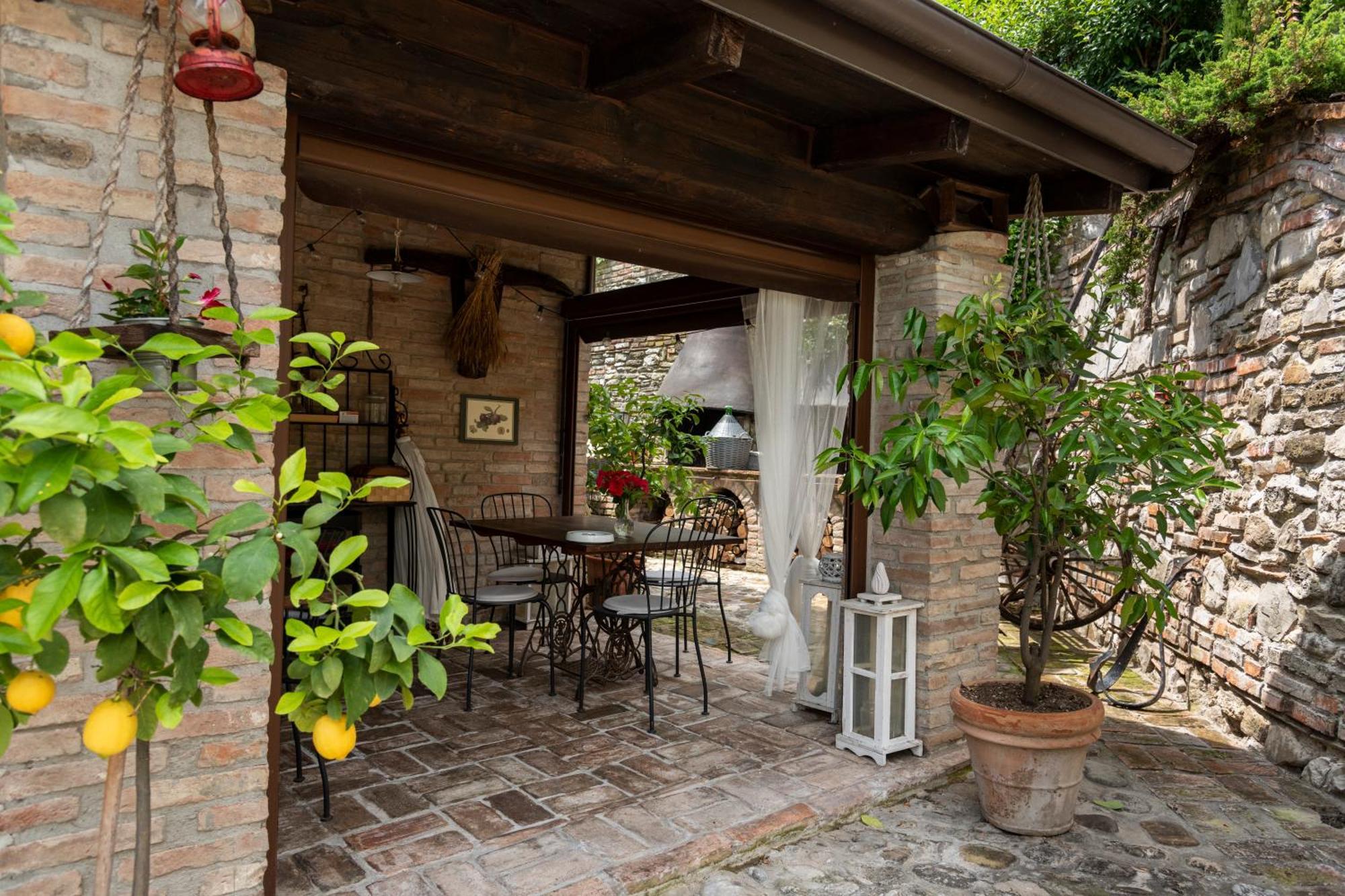 Cascina La Buca Vendégház Castello di Serravalle Kültér fotó