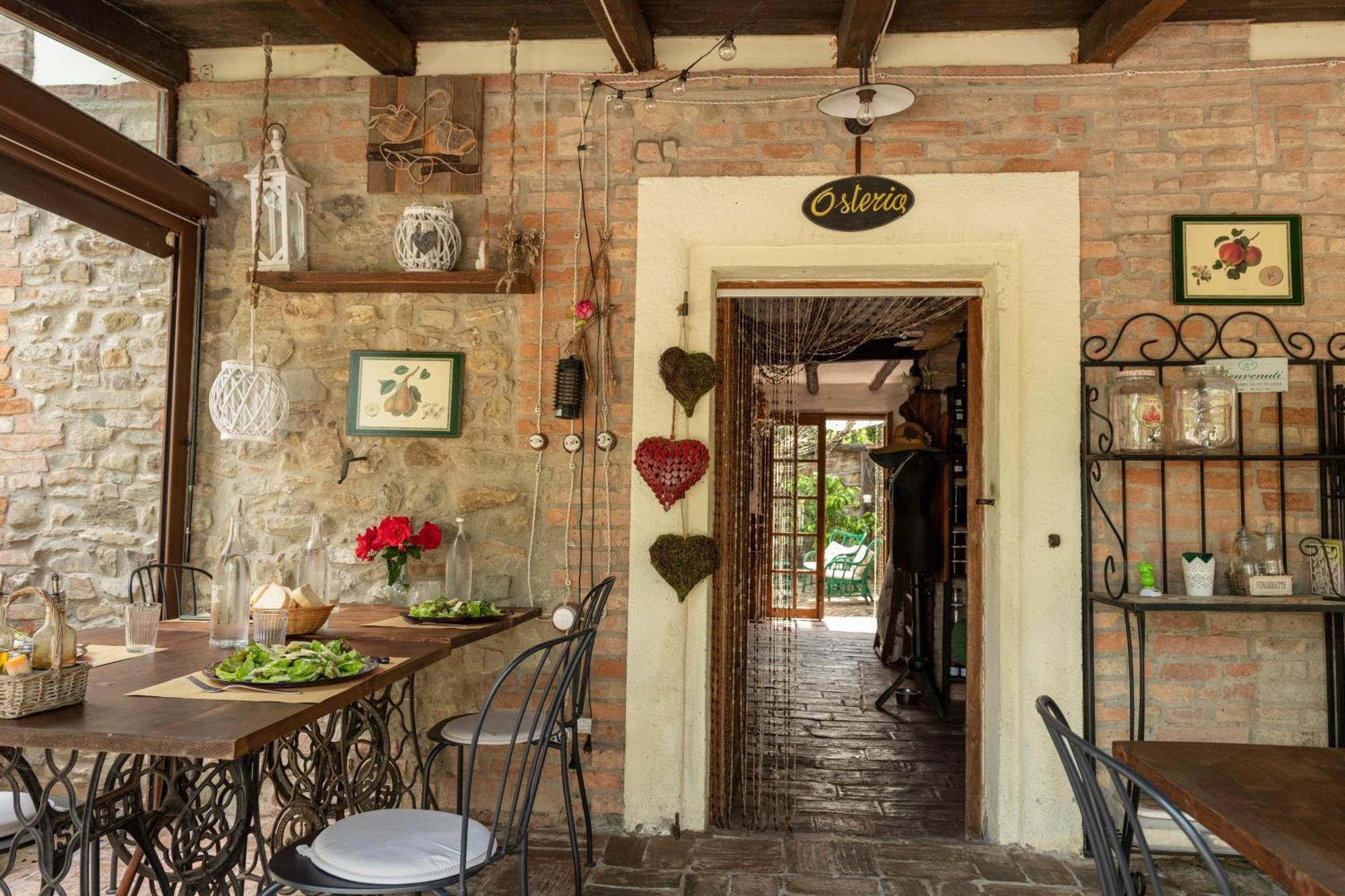 Cascina La Buca Vendégház Castello di Serravalle Kültér fotó