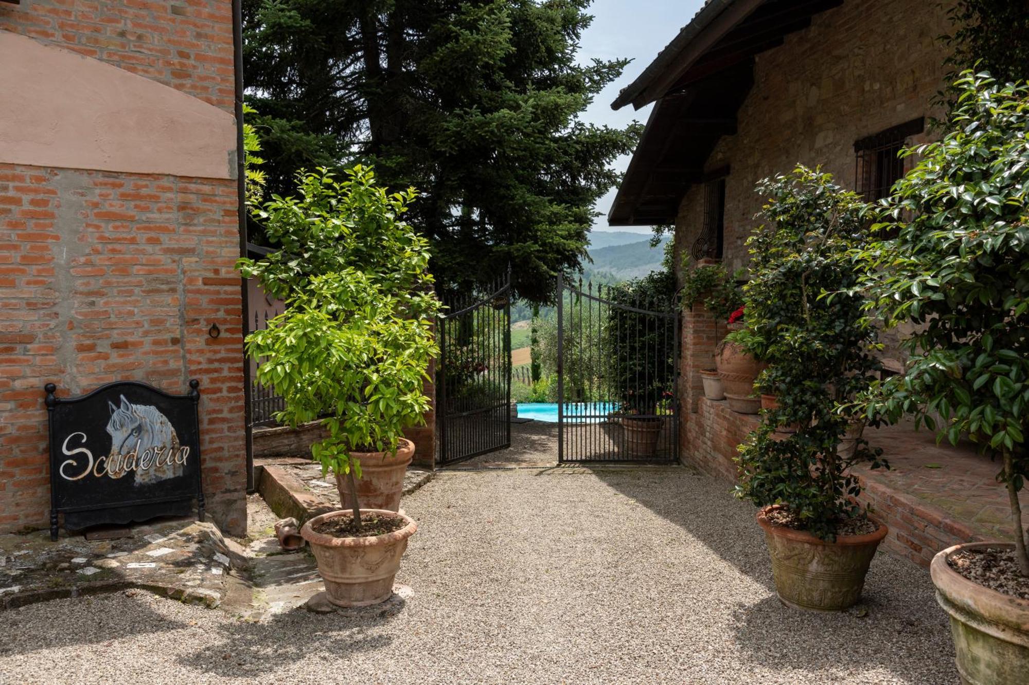 Cascina La Buca Vendégház Castello di Serravalle Kültér fotó