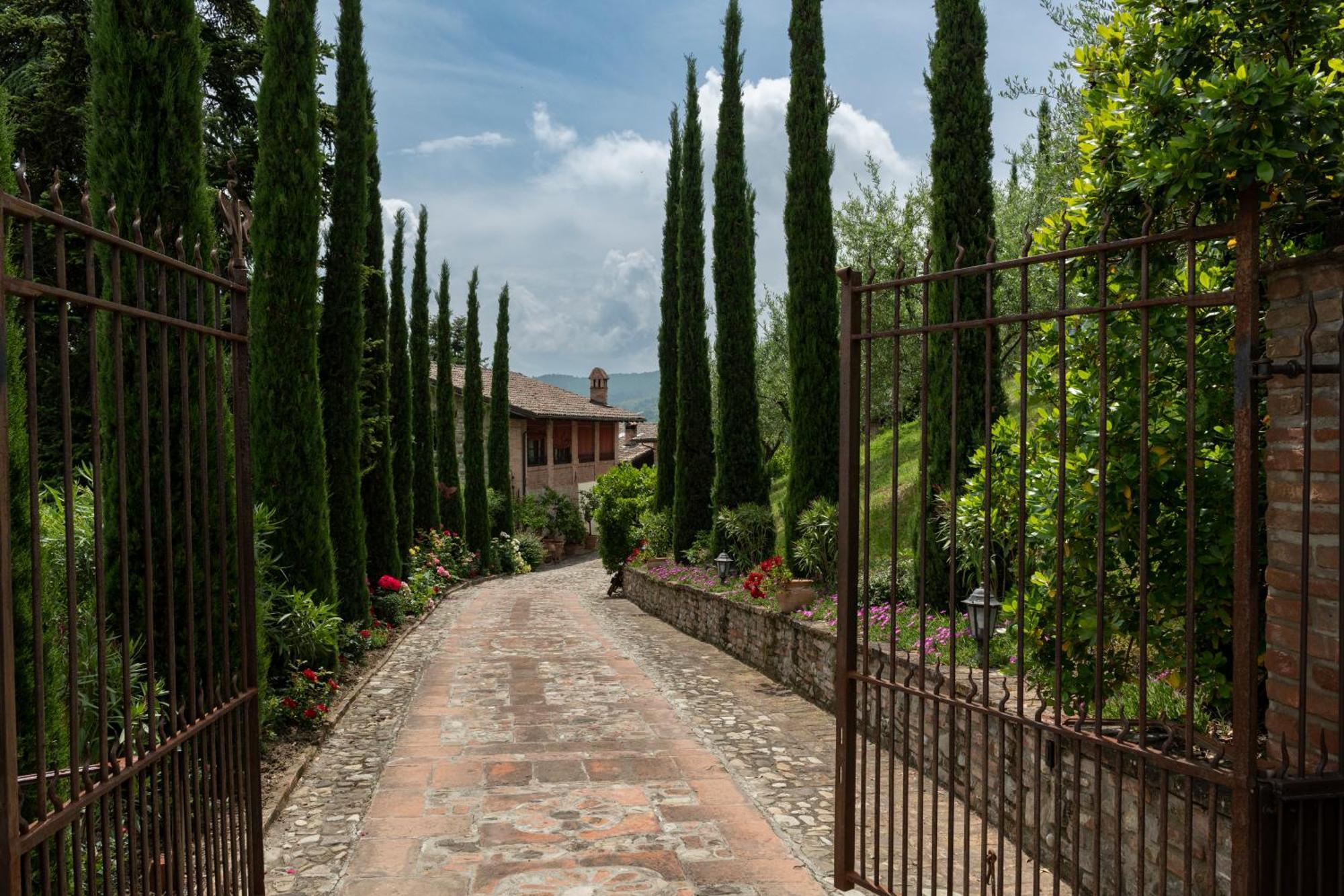 Cascina La Buca Vendégház Castello di Serravalle Kültér fotó