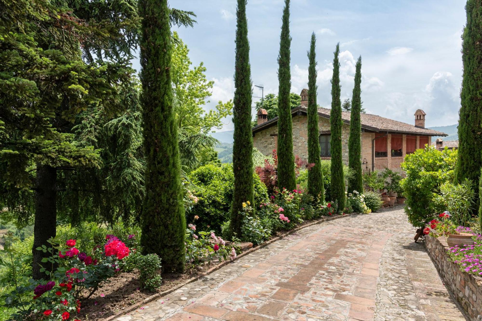 Cascina La Buca Vendégház Castello di Serravalle Kültér fotó